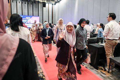 DATUK SERI DR WAN AZIZAH WAN ISMAIL