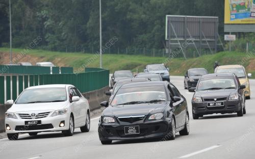 PLAZA TOL GOMBAK
