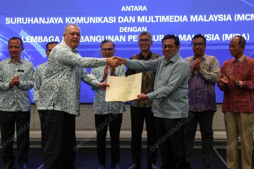 FAHMI FADZIL