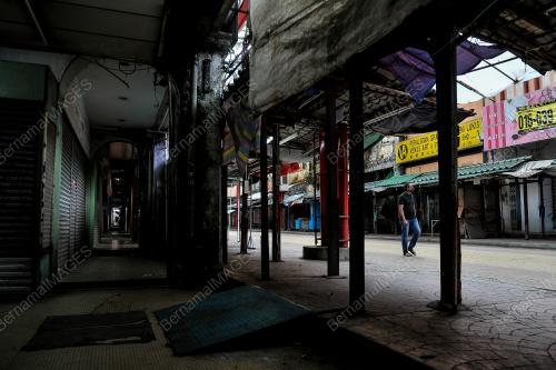 SUASANA LENGANG DI JALAN PETALING PADA HUJUNG MINGGU