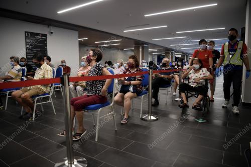 PUSAT PEMBERIAN VAKSIN AXIATA
