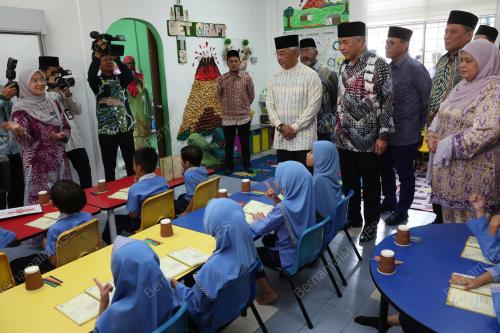 AL-SULTAN ABDULLAH RI'AYATUDDIN AL-MUSTAFA BILLAH SHAH