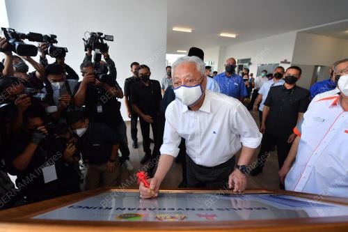 DATUK SERI ISMAIL SABRI YAAKOB