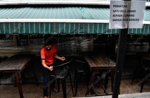 MAKAN DI PREMIS MAKANAN