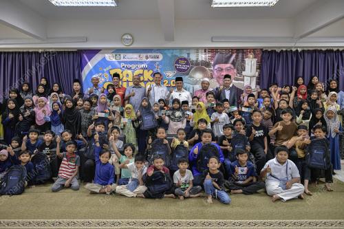 DATUK DR MOHD NA'IM MOKHTAR