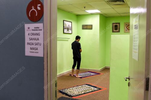 TINJAUAN SURAU DI PUSAT BELI BELAH