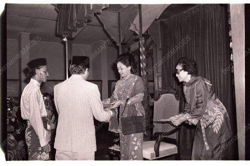 RAJA PERMAISURI AGONG MELAWAT MUZIUM NEGARA