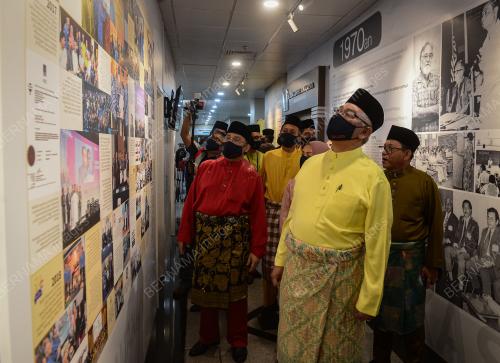 TAN SRI NOH OMAR