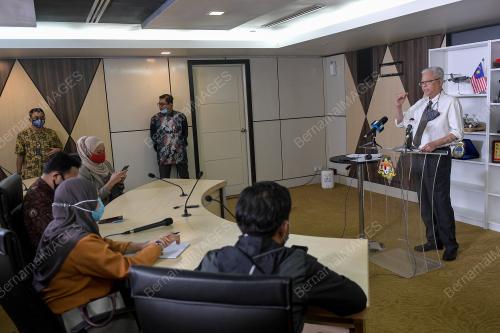 DATUK SERI ISMAIL SABRI YAAKOB