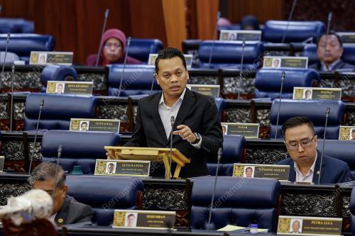 NIK NAZMI NIK AHMAD