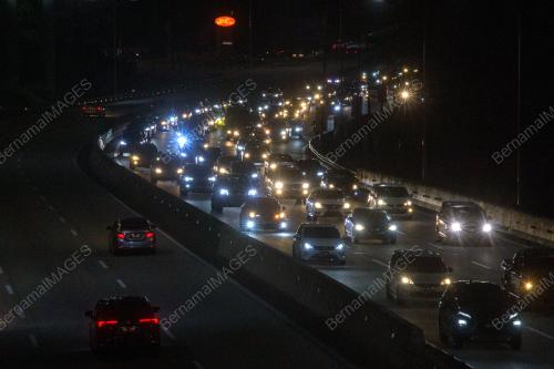 ALIRAN TRAFIK LEBUHRAYA KARAK
