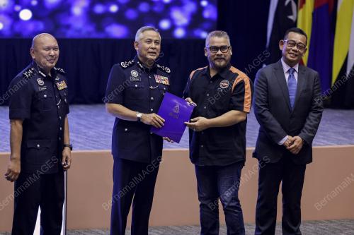 TAN SRI ACRYL SANI ABDULLAH SANI