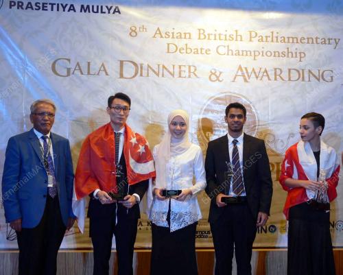 KL38_13102016_UIA_DEBAT