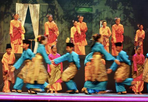 RAPTAI PENUH KONSERT PERMATA SENI