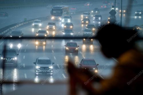 ALIRAN TRAFIK MENGHALA SELATAN