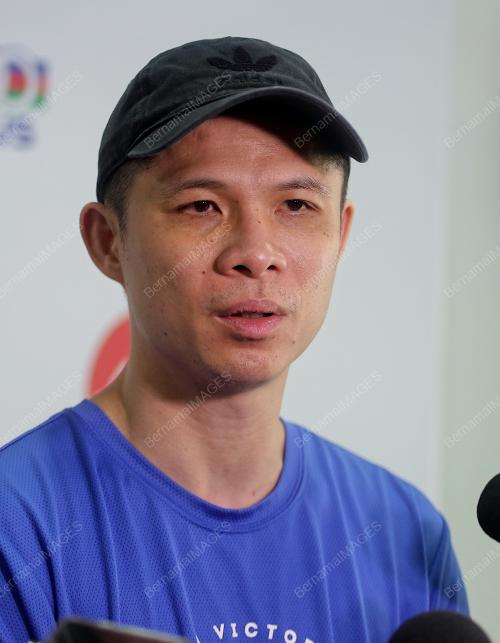 PEMAIN BADMINTON PROFESIONAL LAPOR DIRI