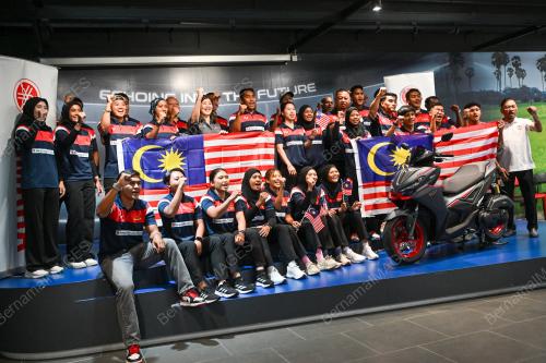 PENYERAHAN JALUR GEMILANG KEPADA BUNGA RAYA 7S