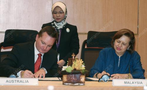 ZETI AKHTAR AZIZ