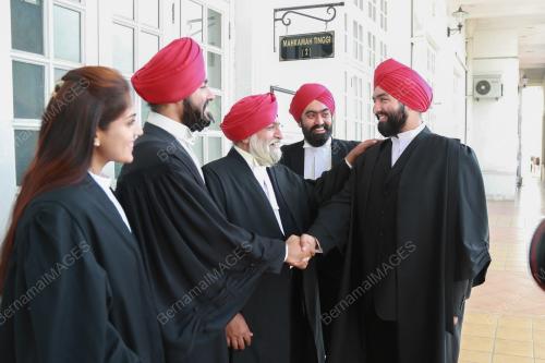 KL38_19062014_LAWYER_S_FAMILY