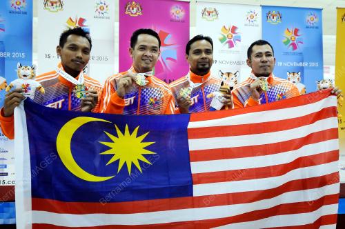KL38_19112015_BOWLING