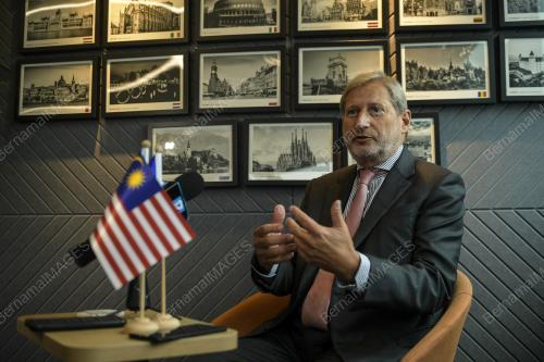 JOHANNES HAHN