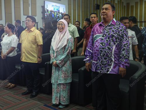 DATUK SERI DR WAN AZIZAH WAN ISMAIL