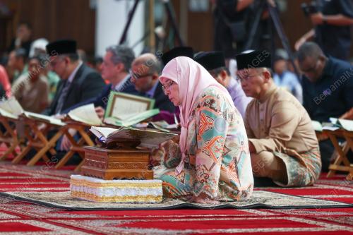TUNKU AZIZAH AMINAH MAIMUNAH ISKANDARIAH