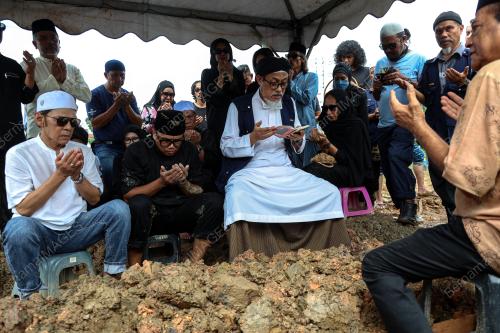 ALLAHYARHAM TAN SRI DR AHMAD NAWAB
