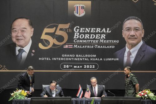 DATUK SERI HISHAMUDDIN TUN HUSSIEN