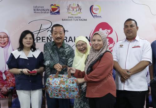 DATUK SERI DR WAN AZIZAH WAN ISMAIL