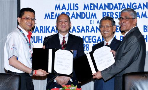 KL38_28032012_NAZRI_MOU