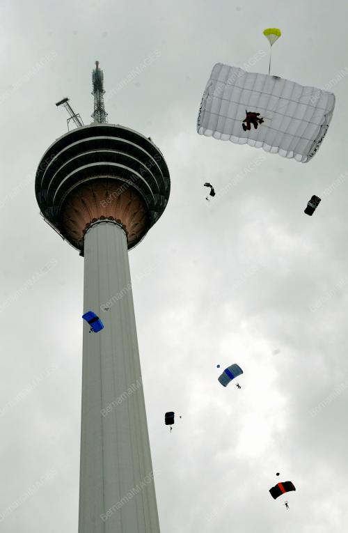 KL38_28092012_BASE_JUMP