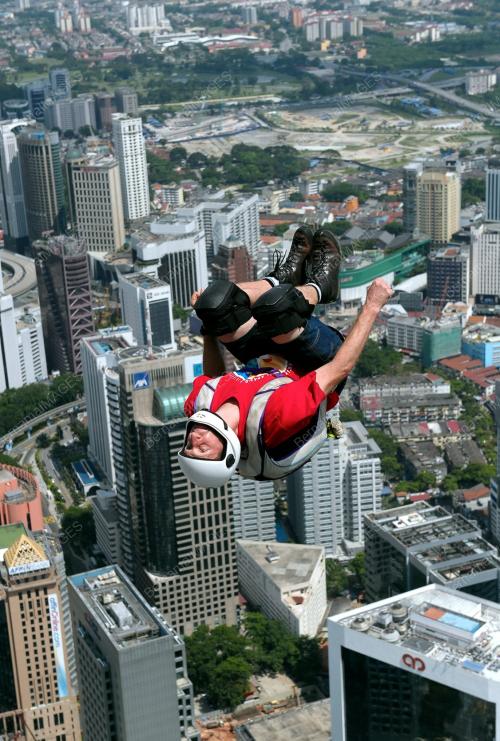 KL38_28092013_BASE_JUMP