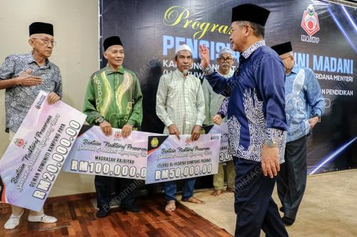 DATUK DR MOHD NA'IM MOKHTAR