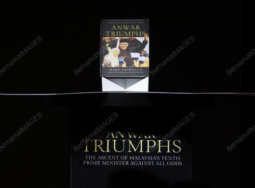 BUKU 'ANWAR TRIUMPHS'