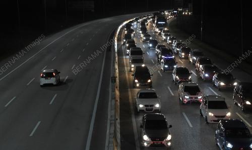 ALIRAN TRAFIK KE PANTAI TIMUR