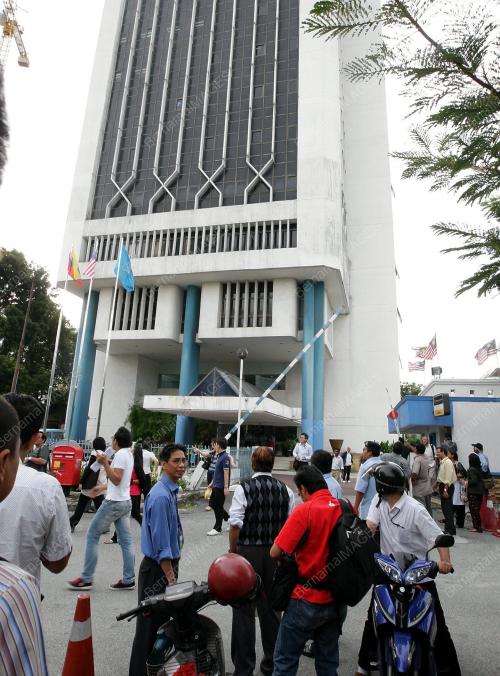GEGARAN GEMPA BUMI DI KL