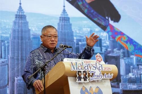 DATUK SERI TIONG KING SING