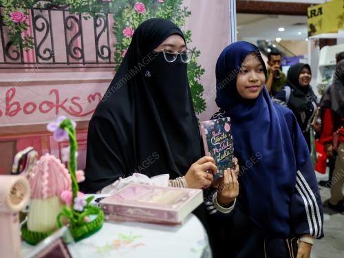 NUR ZAHIRAH ZAMREE