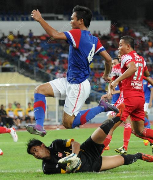 KL39_01022012_BOLA1