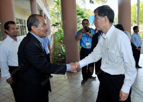 TAN SRI MOHD SIDEK HASSAN