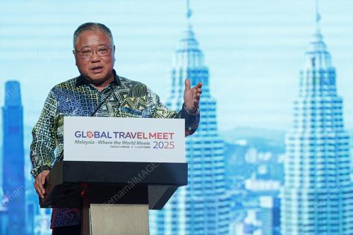 DATUK SERI TIONG KING SING