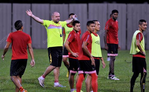 KL39_02112013_BOLA