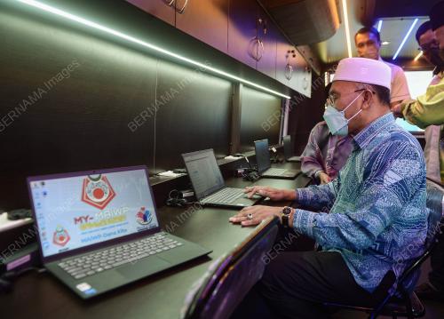 SENATOR DATUK IDRIS AHMAD