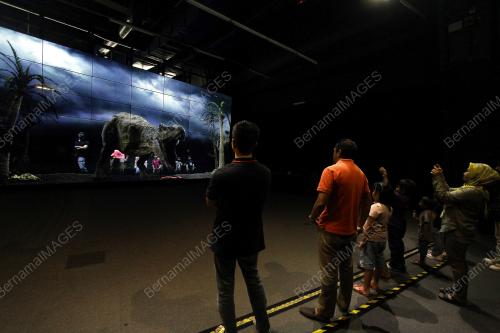 PAMERAN DINOSAUR ENCOUNTER