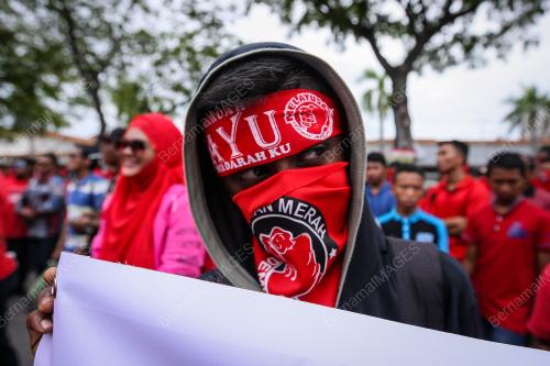 KL39_05112016_BAJU_MERAH