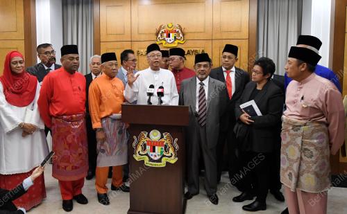 DEWAN RAKYAT MESYUARAT KETIGA PENGGAL KEDUA MAJLIS PARLIMEN KEEMPAT BELAS