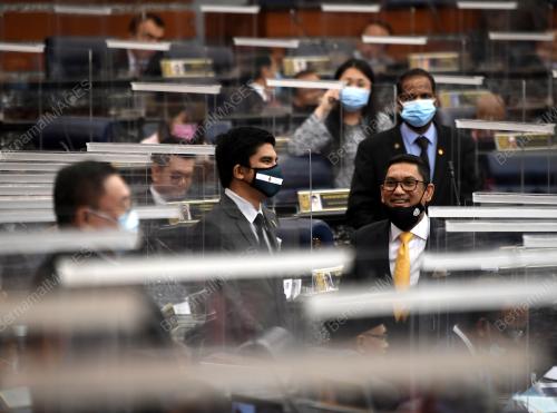 PERSIDANGAN PARLIMEN PENGGAL KETIGA 