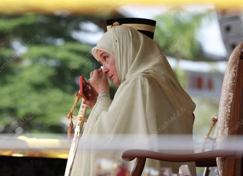 TUNKU AZIZAH AMINAH MAIMUNAH ISKANDARIAH