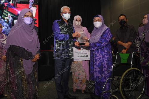DATUK SERI ISMAIL SABRI YAAKOB